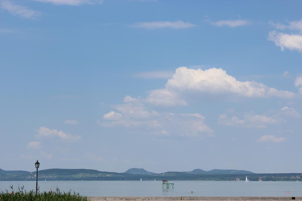 Oliver Inn Balatonlelle Exterior photo
