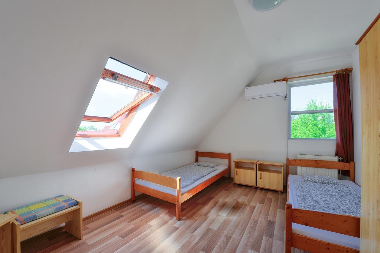 Oliver Inn Balatonlelle Exterior photo