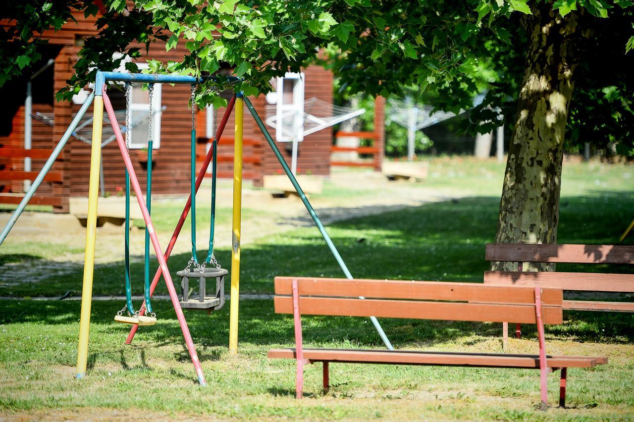 Oliver Inn Balatonlelle Exterior photo