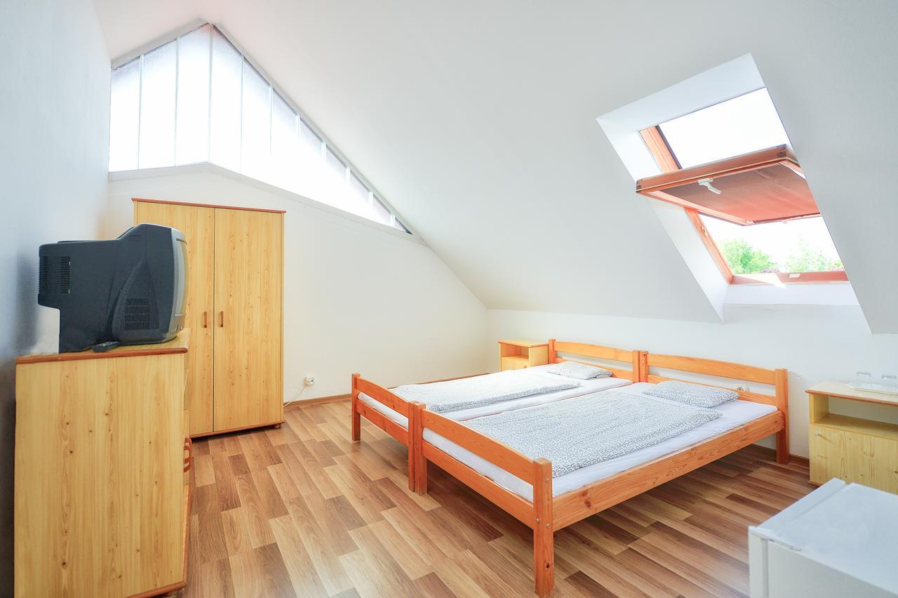 Oliver Inn Balatonlelle Exterior photo