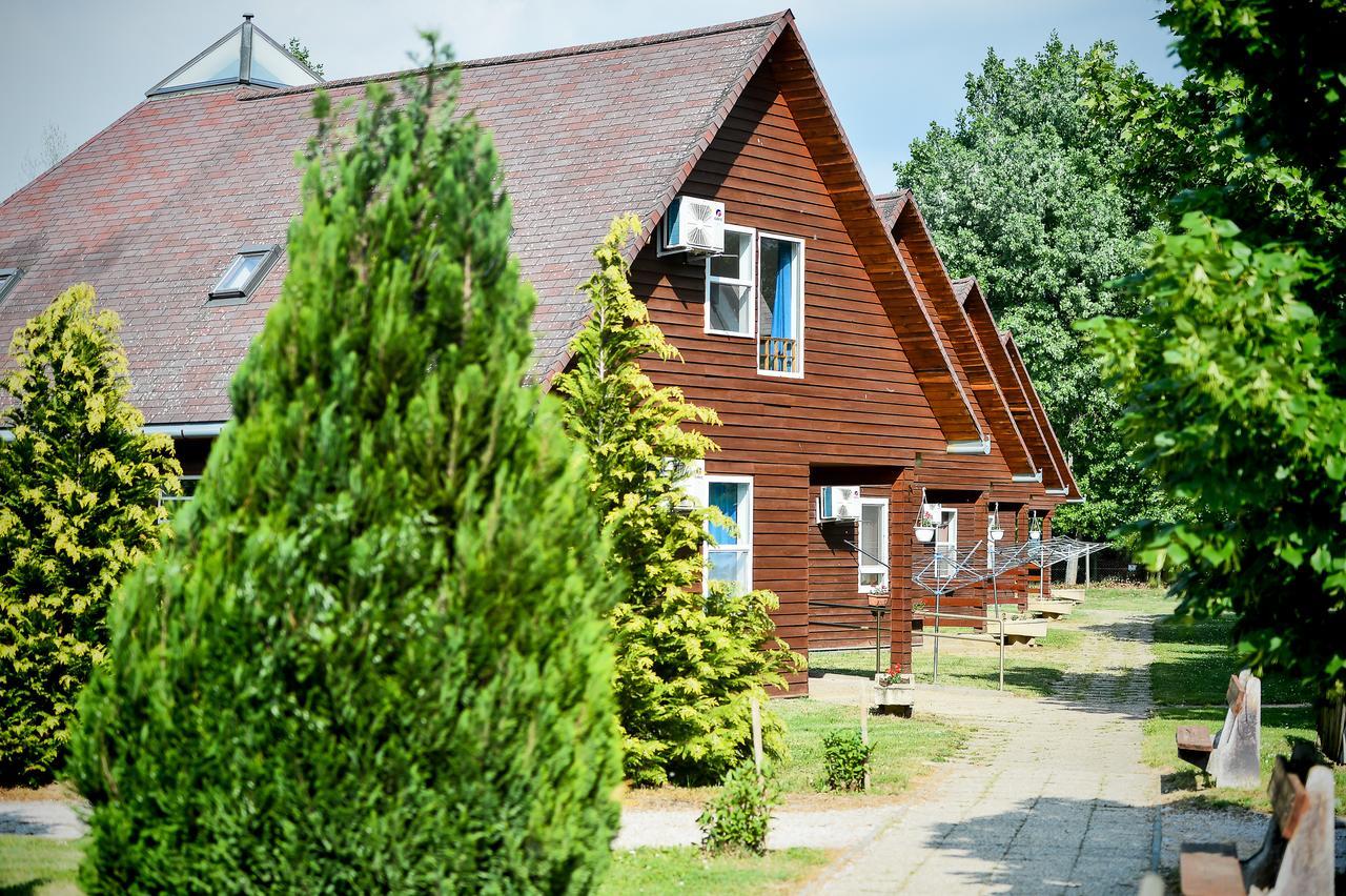 Oliver Inn Balatonlelle Exterior photo