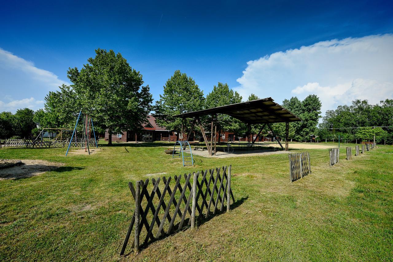 Oliver Inn Balatonlelle Exterior photo